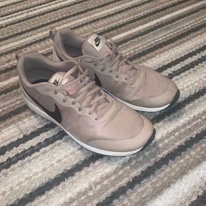 Nike Tan/Khaki Tennis Shoes